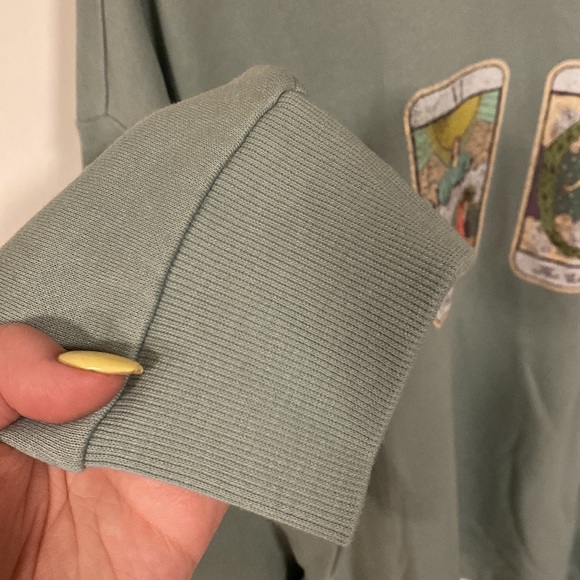 Forever 21 crewneck - Picture 4 of 9